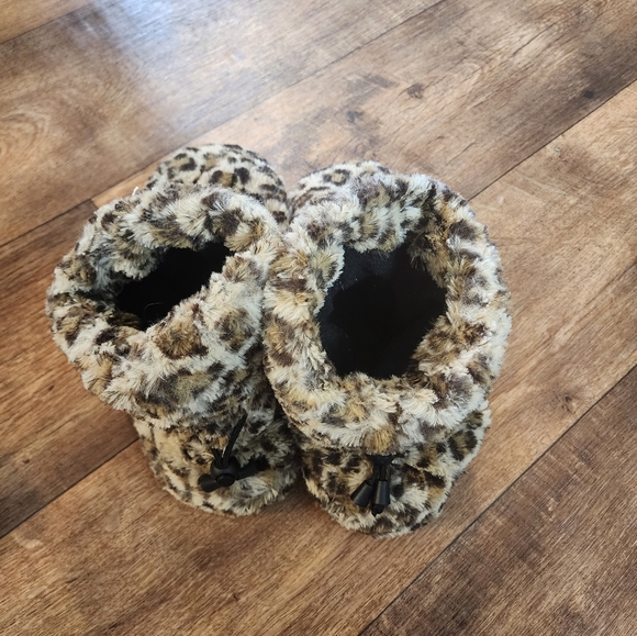 Leopard Print Furry Vibrating Booties - Picture 2 of 6